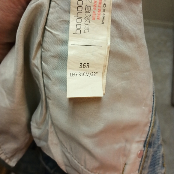 BooHoo Man distressed jeans - Picture 2 of 3